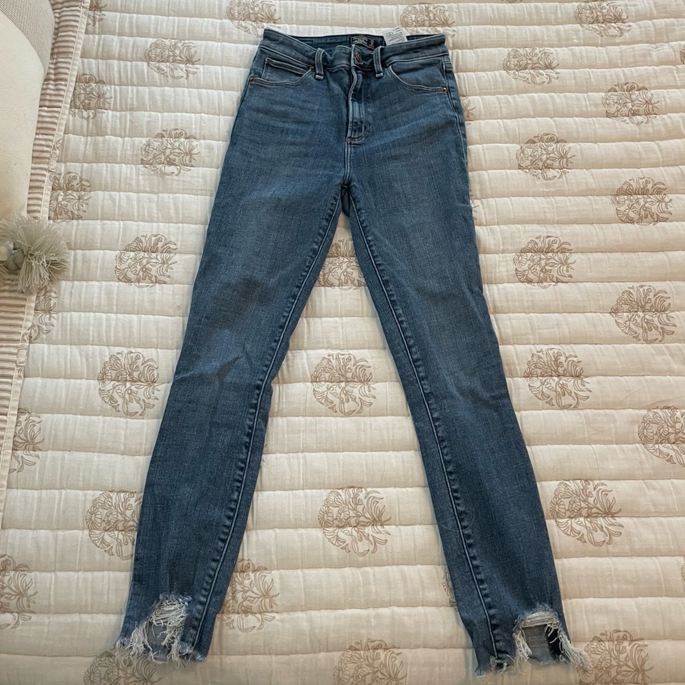 A&F Simone High Rise Jeans - Picture 6 of 7